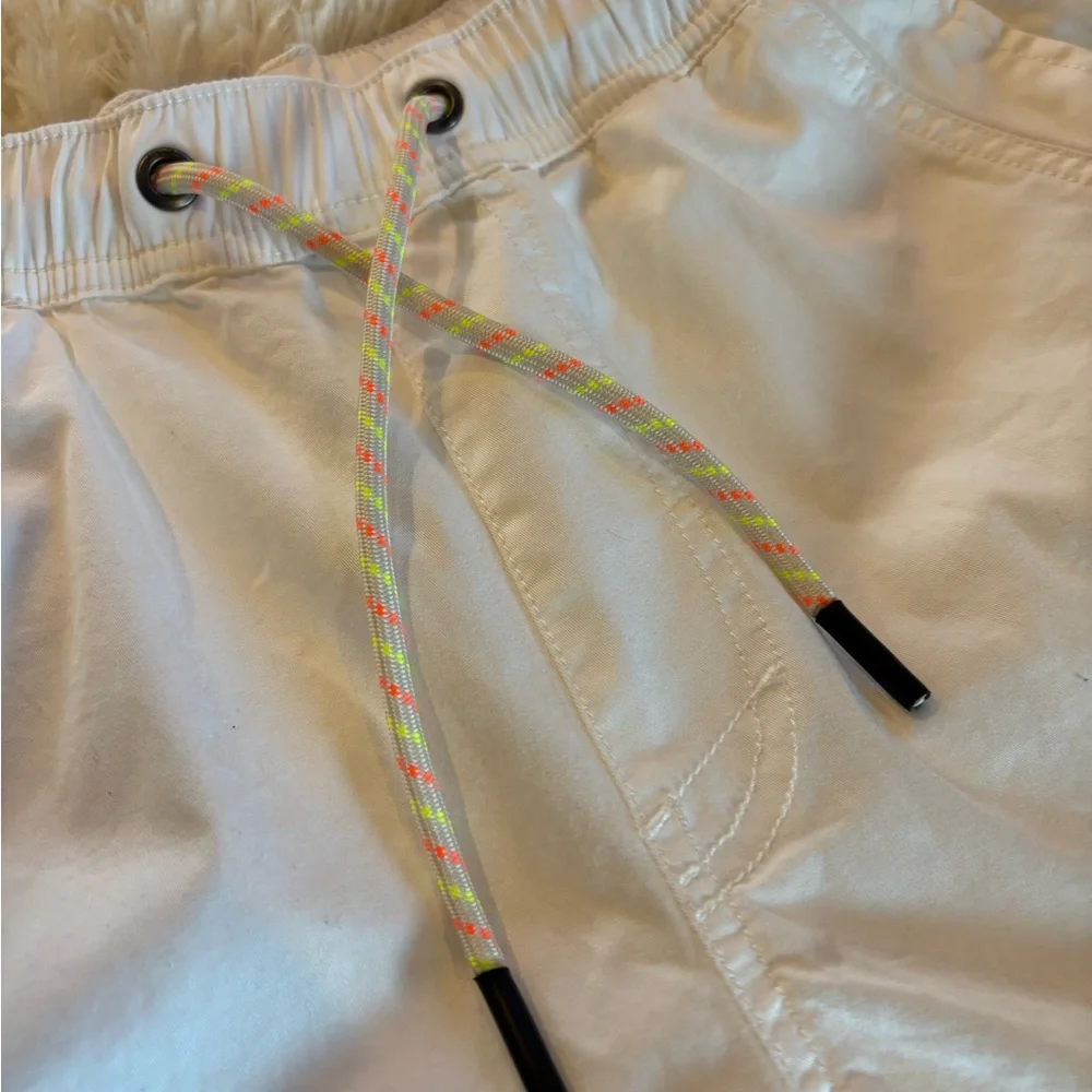 Union flat front elasticized waist white shorts size  small